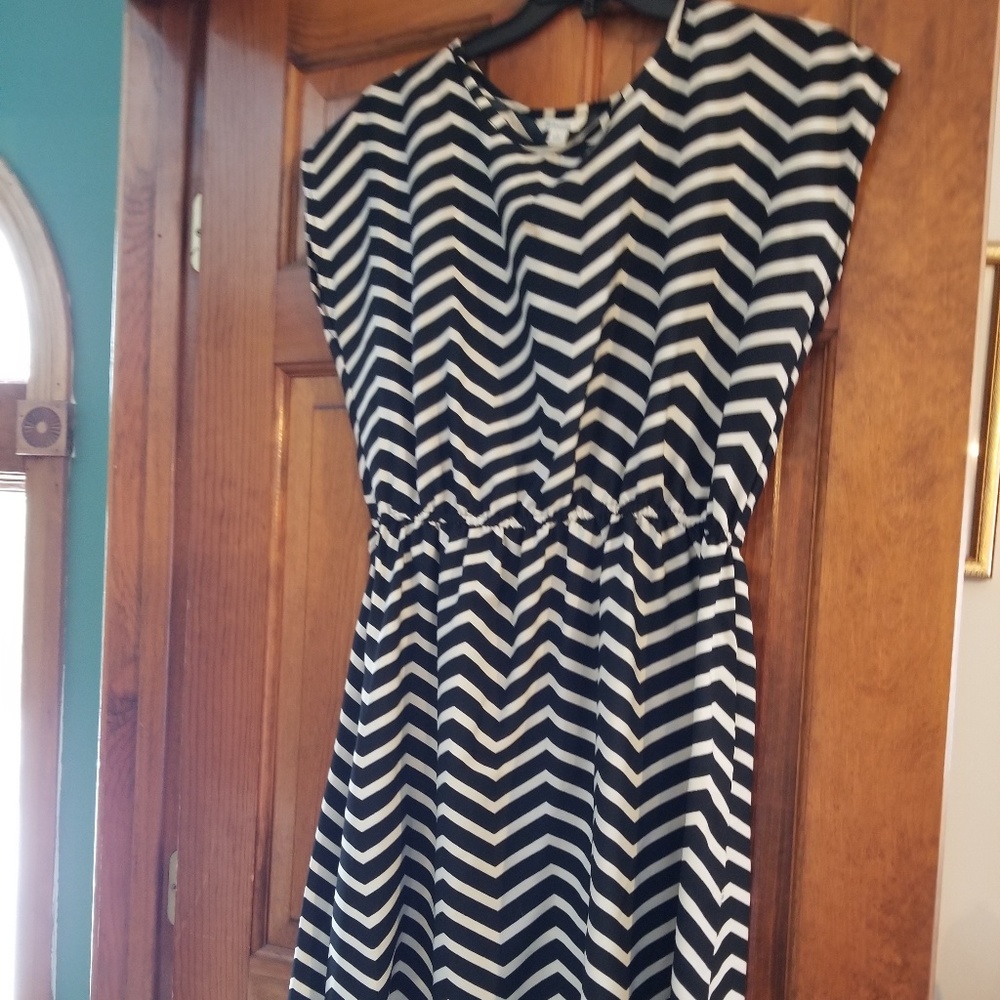 Black & Cream Chevron dress, size large
